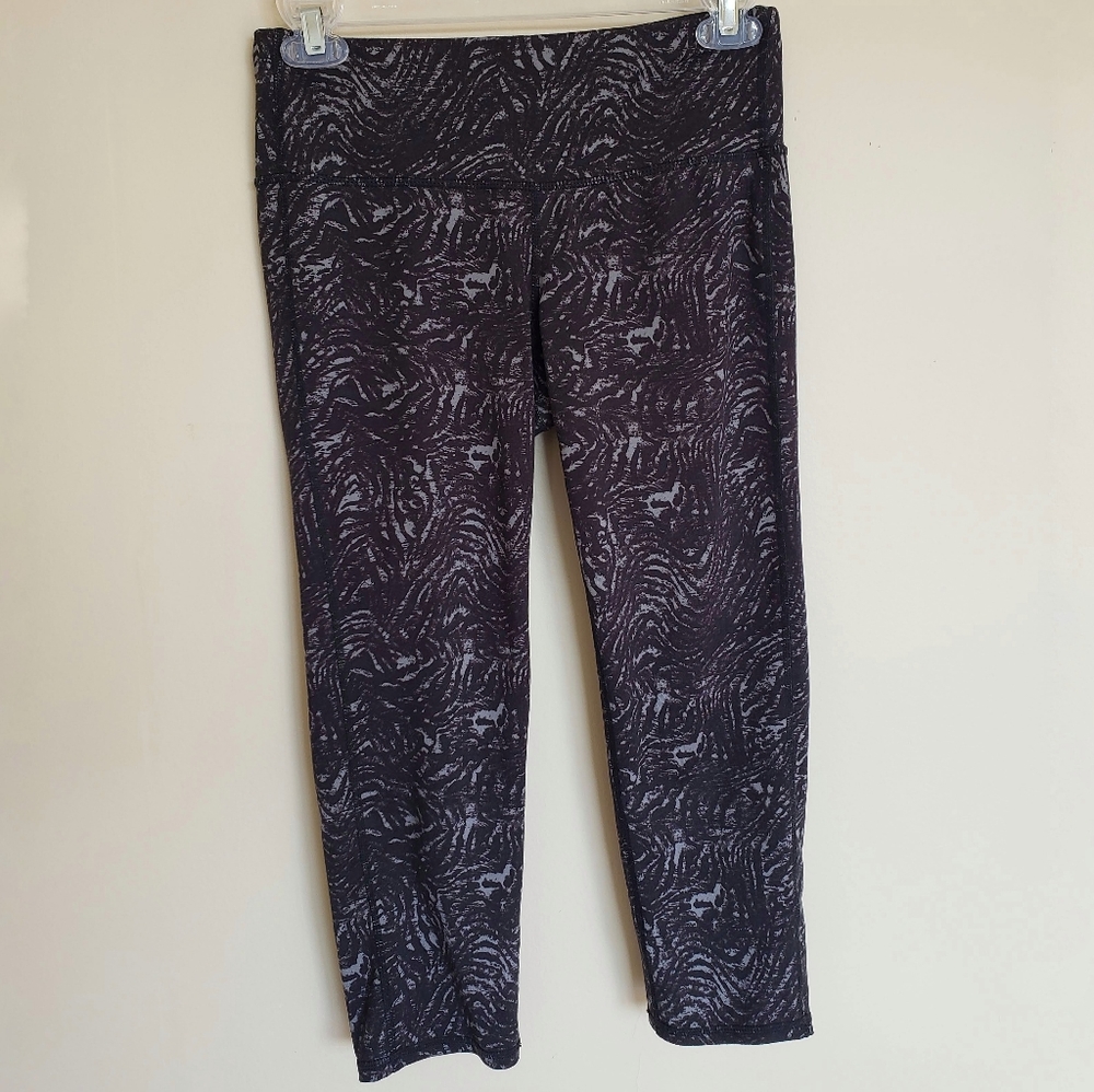 Athleta Black and Grey Pattern Cropped Legging Size Small